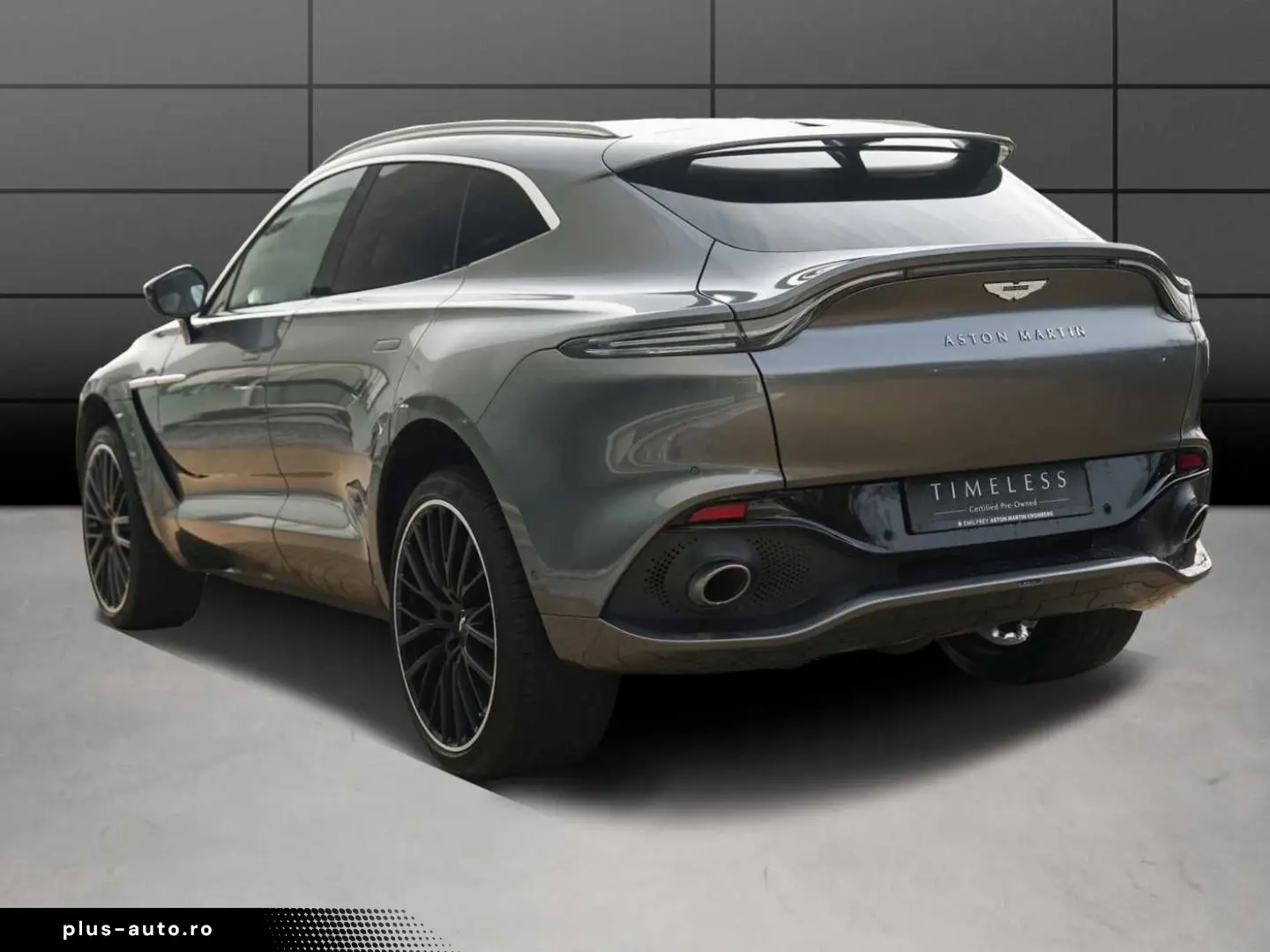 ASTON MARTIN DBX 550