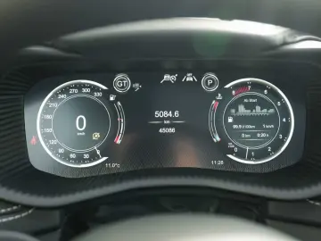 ASTON MARTIN DBX 550