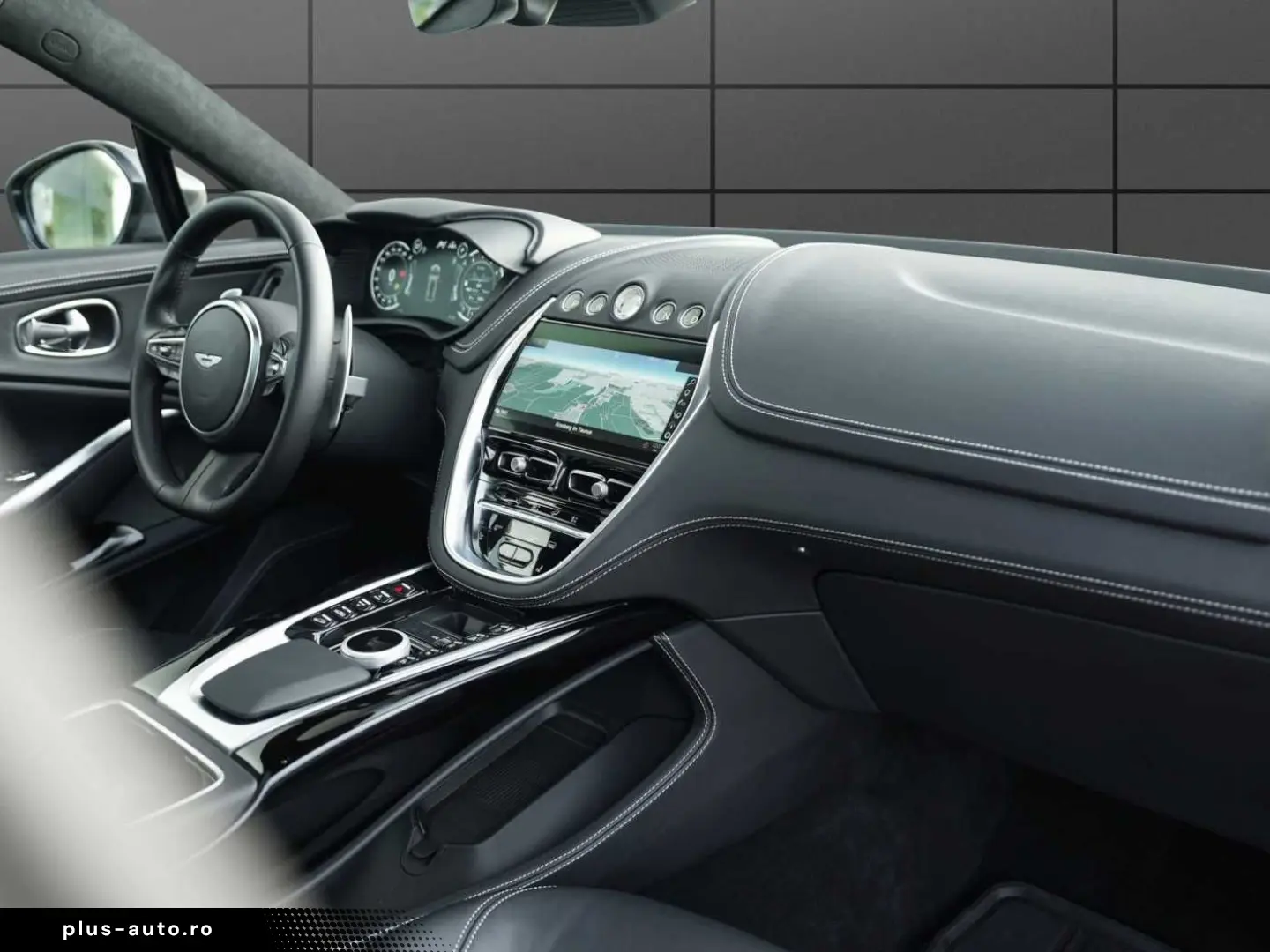 ASTON MARTIN DBX 550