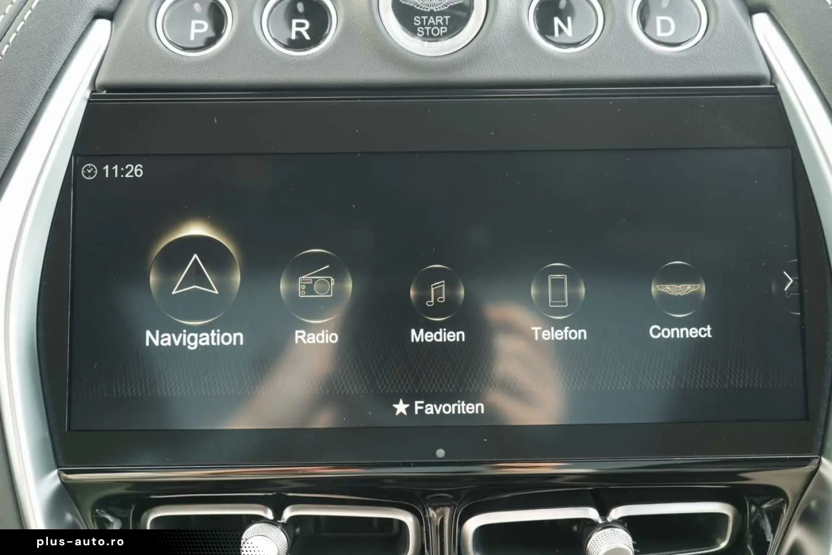 ASTON MARTIN DBX 550