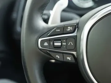 ASTON MARTIN DBX 550