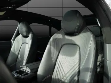 ASTON MARTIN DBX 550