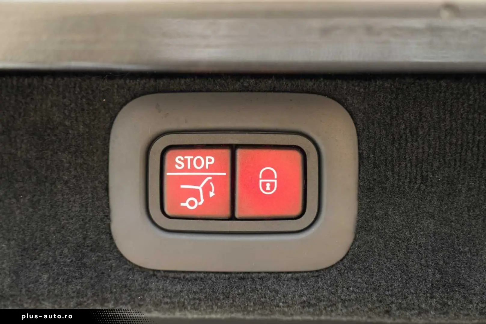 ASTON MARTIN DBX 550