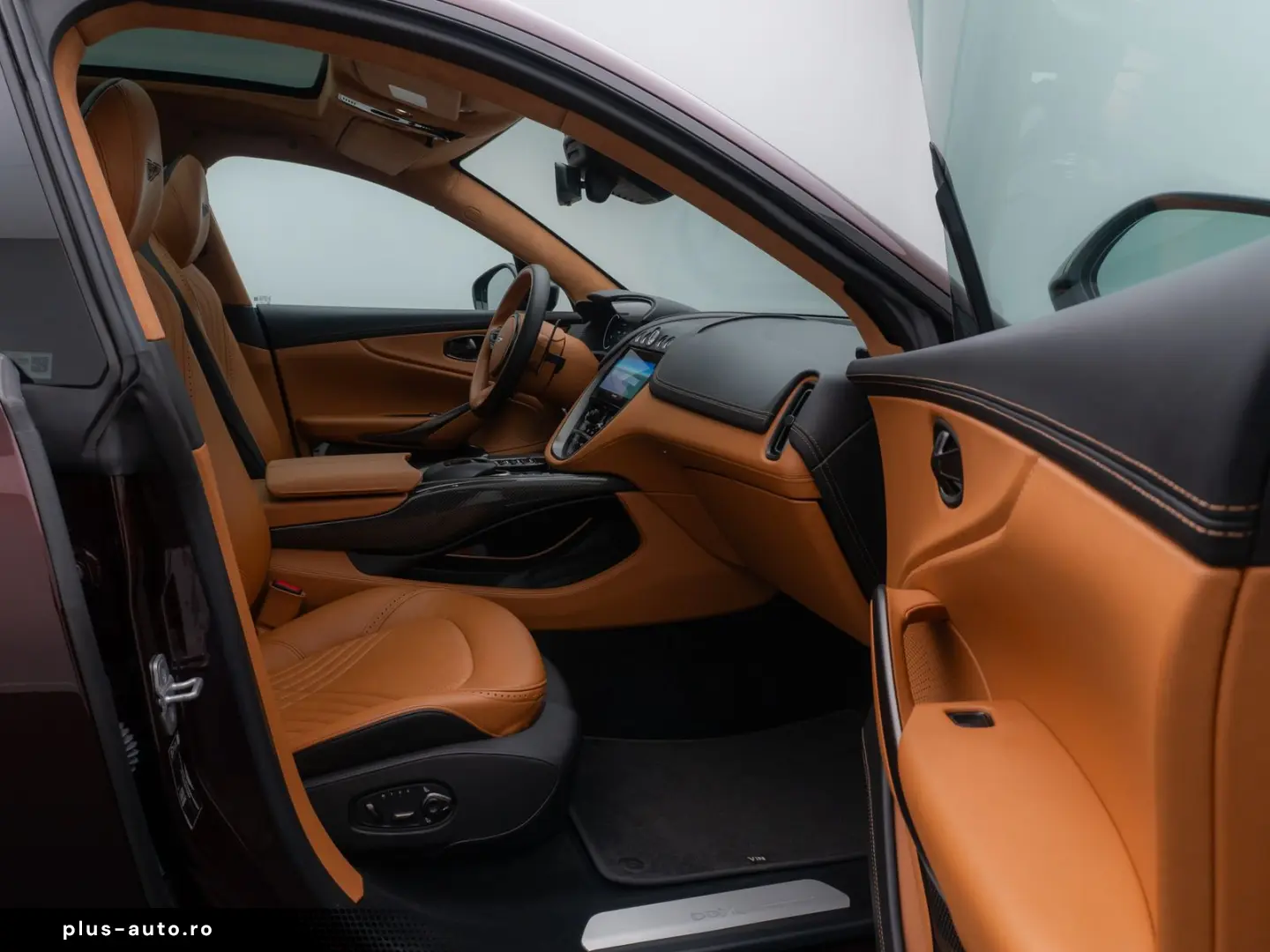 ASTON MARTIN DBX 4.0 V8 Individual Carbon Elegance