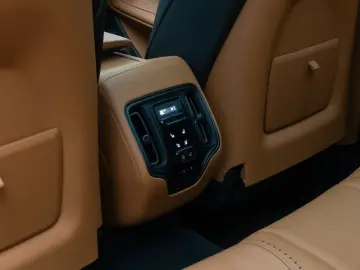 ASTON MARTIN DBX 4.0 V8 Individual Carbon Elegance