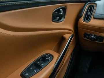 ASTON MARTIN DBX 4.0 V8 Individual Carbon Elegance