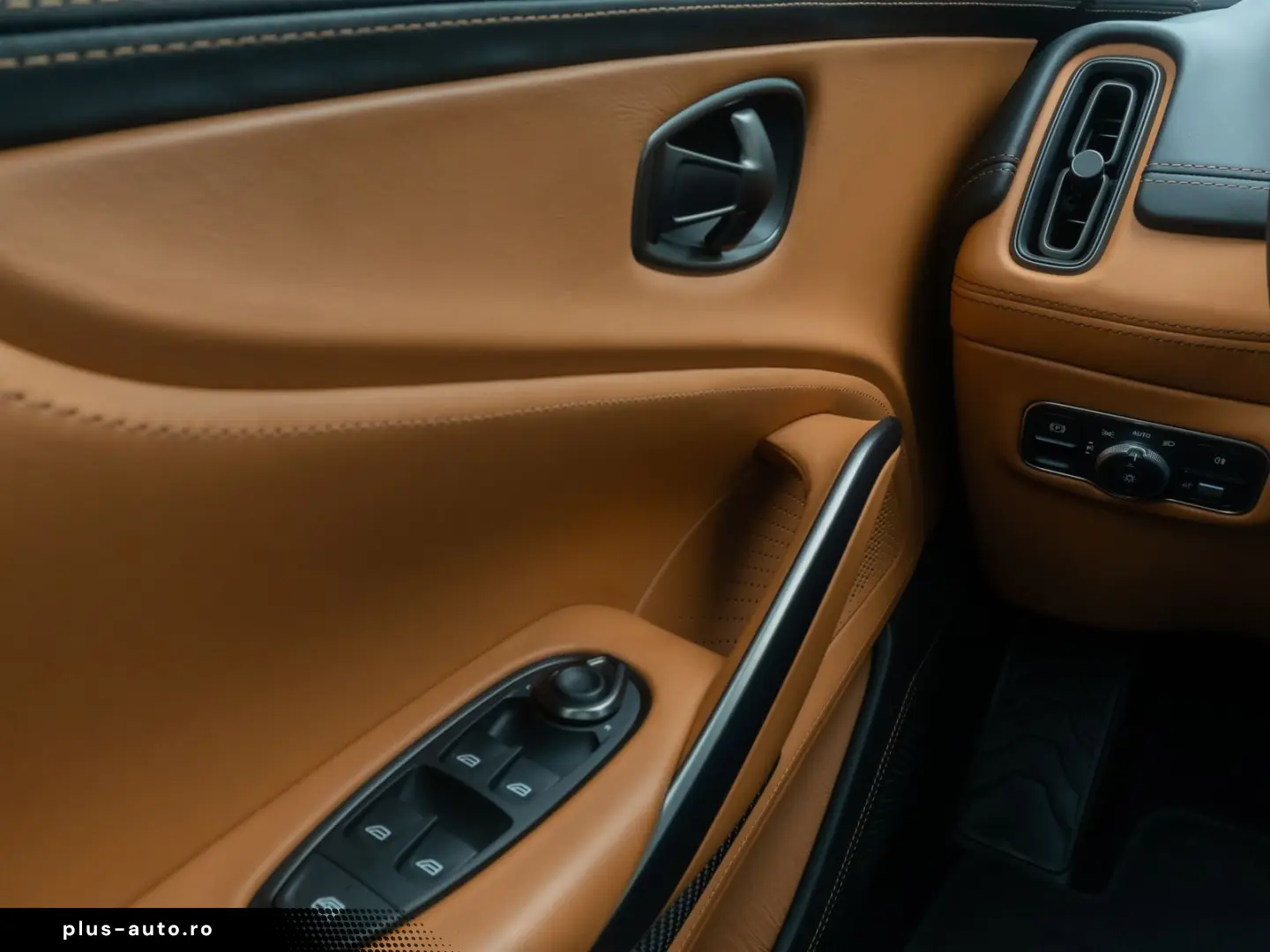 ASTON MARTIN DBX 4.0 V8 Individual Carbon Elegance