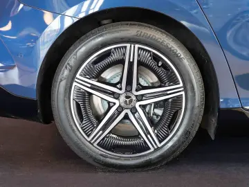 MERCEDES-BENZ EQE 350 4M AMG Line HYPERSCREEN Carbon Burm