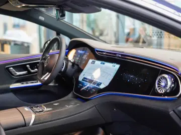 MERCEDES-BENZ EQE 350 4M AMG Line HYPERSCREEN Carbon Burm