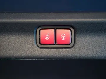 MERCEDES-BENZ EQE 350 4M AMG Line HYPERSCREEN Carbon Burm