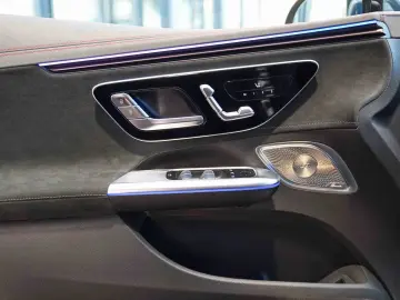 MERCEDES-BENZ EQE 350 4M AMG Line HYPERSCREEN Carbon Burm