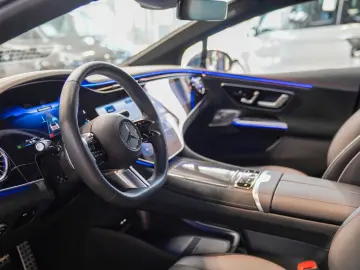 MERCEDES-BENZ EQE 350 4M AMG Line HYPERSCREEN Carbon Burm