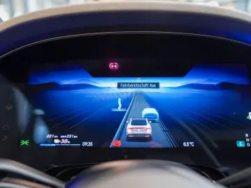 MERCEDES-BENZ EQE 350 4M AMG Line HYPERSCREEN Carbon Burm