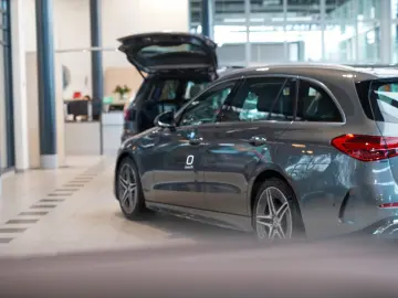 MERCEDES-BENZ EQE 350 4M AMG Line HYPERSCREEN Carbon Burm