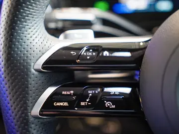 MERCEDES-BENZ EQE 350 4M AMG Line HYPERSCREEN Carbon Burm