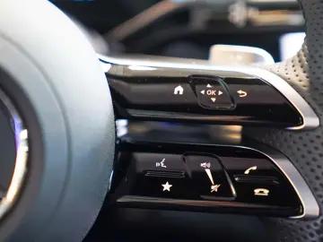 MERCEDES-BENZ EQE 350 4M AMG Line HYPERSCREEN Carbon Burm