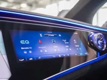 MERCEDES-BENZ EQE 350 4M AMG Line HYPERSCREEN Carbon Burm