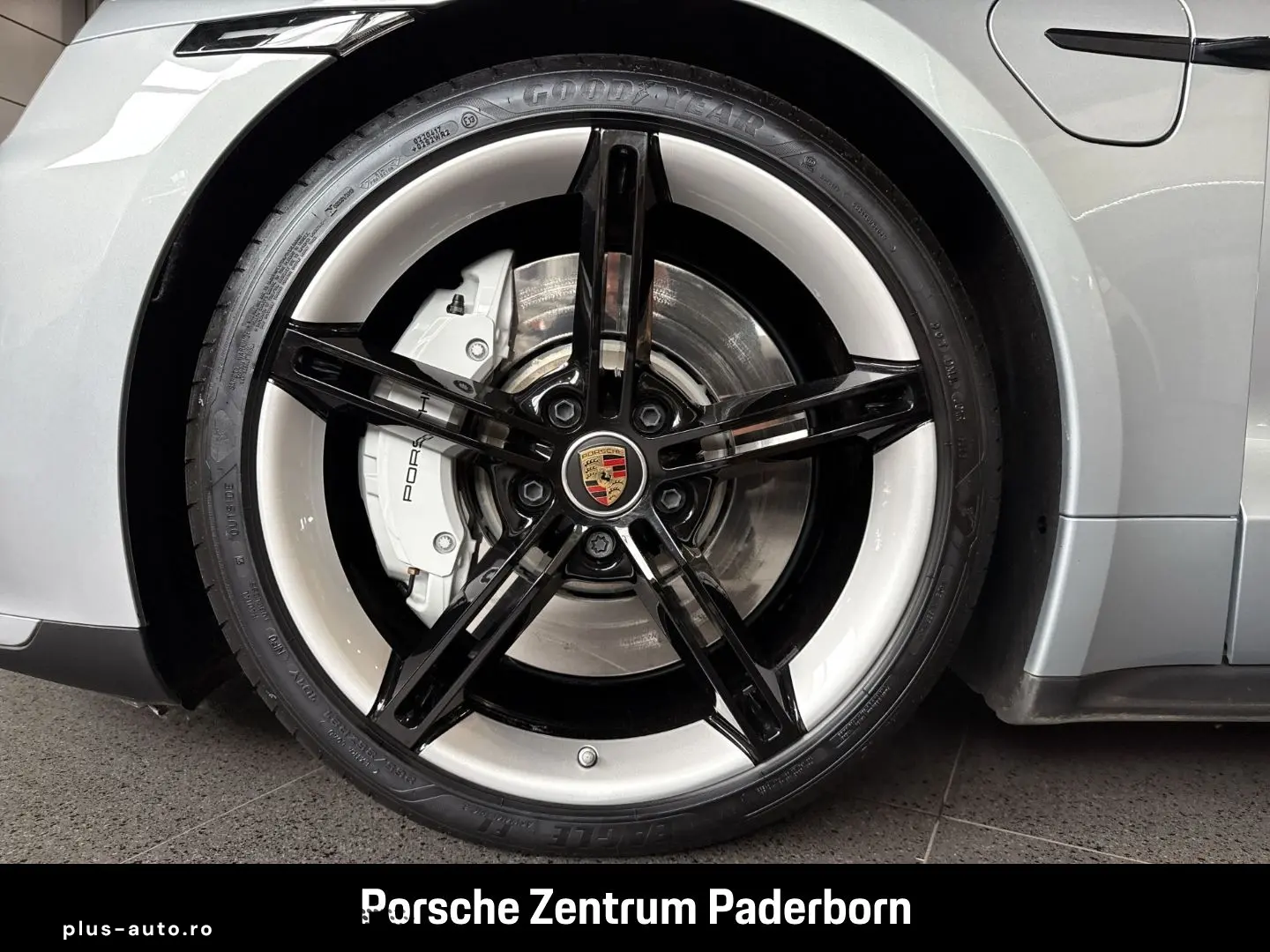 PORSCHE Taycan Turbo Leder-Brombeer InnoDrive Head-Up