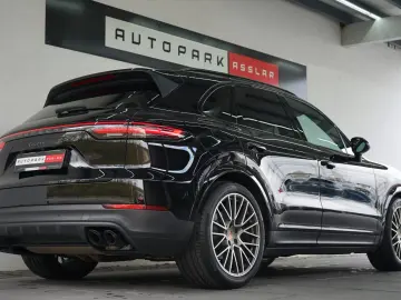 PORSCHE Cayenne Platinum Edition Luft STHZ Pano ACC