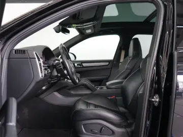 PORSCHE Cayenne Platinum Edition Luft STHZ Pano ACC