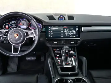 PORSCHE Cayenne Platinum Edition Luft STHZ Pano ACC