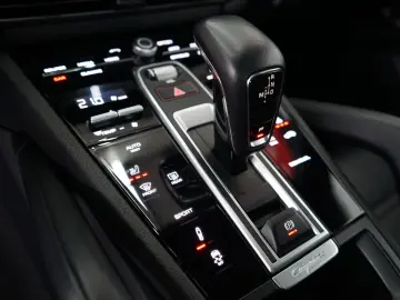 PORSCHE Cayenne Platinum Edition Luft STHZ Pano ACC