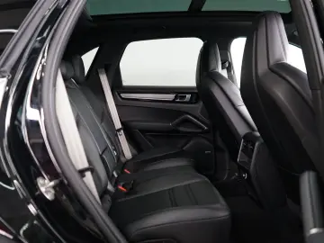 PORSCHE Cayenne Platinum Edition Luft STHZ Pano ACC