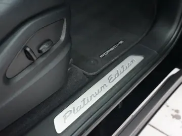 PORSCHE Cayenne Platinum Edition Luft STHZ Pano ACC