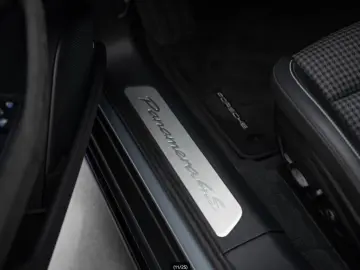 PORSCHE Panamera 4 S E-Hybrid PDLS  BOSE PANO