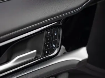 PORSCHE Panamera 4 S E-Hybrid PDLS  BOSE PANO