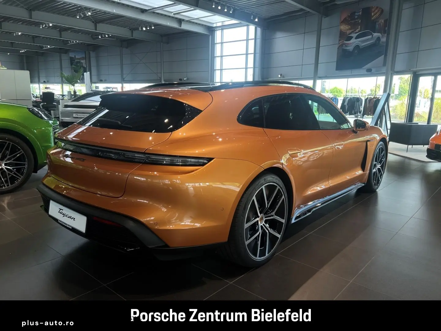 PORSCHE Taycan GTS Sport Turismo Head-Up