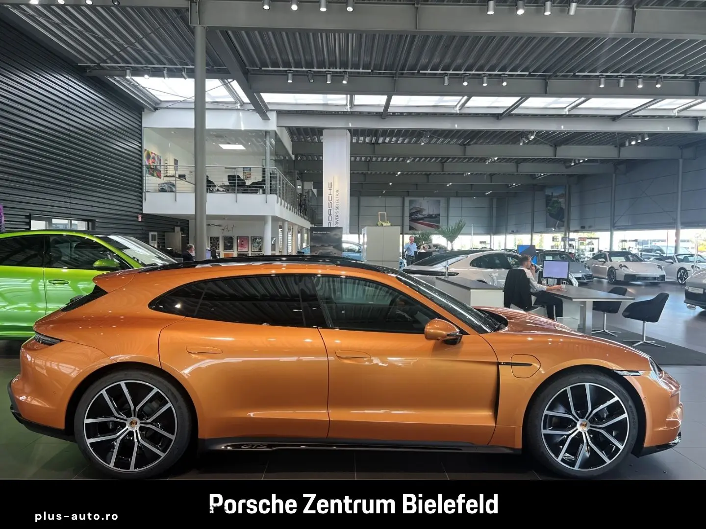 PORSCHE Taycan GTS Sport Turismo Head-Up