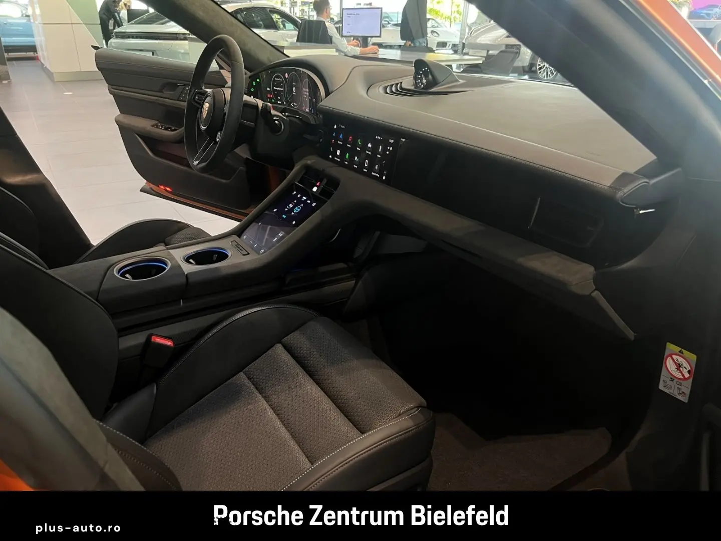 PORSCHE Taycan GTS Sport Turismo Head-Up