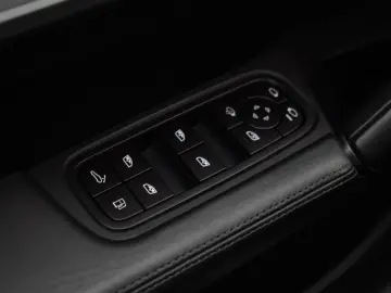 PORSCHE Cayenne E-Hybrid SportDesign Sitzbel. Pano SoftC