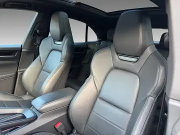 PORSCHE Macan 4 Chrono Pano Sportsitz