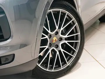 PORSCHE Cayenne E-Hybrid HUD SOFT LUFT MEMORY PANO BOSE