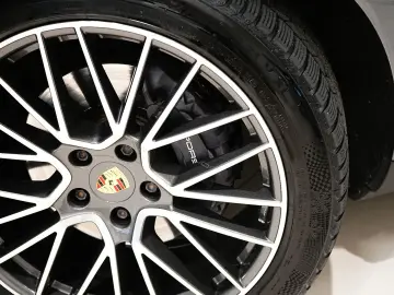 PORSCHE Cayenne E-Hybrid HUD SOFT LUFT MEMORY PANO BOSE