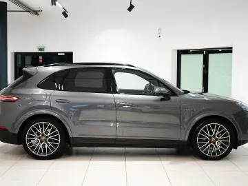 PORSCHE Cayenne E-Hybrid HUD SOFT LUFT MEMORY PANO BOSE