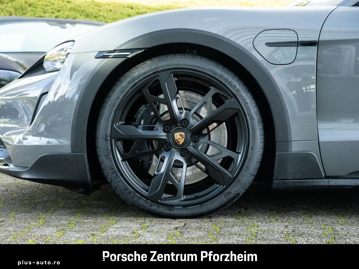 PORSCHE Taycan Turbo Cross Turismo HA-Lenkung InnoDrive