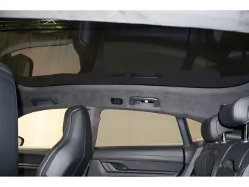 PORSCHE Taycan Cross Turismo 4S Bose Head-up Kamera