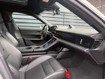 PORSCHE Taycan Cross Turismo 4-PANO-INNO-HEAD UP