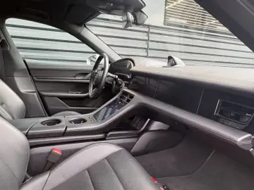 PORSCHE Taycan Cross Turismo 4-PANO-INNO-HEAD UP