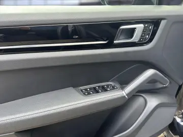 PORSCHE Cayenne E-Hybrid SPORT-DESIGN MATRIX-LED