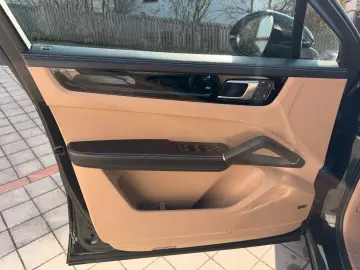 PORSCHE Cayenne Coupe E-Hybrid ACC APPROVED