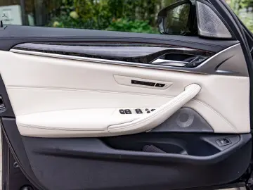 BMW Seria 5 540i xDrive