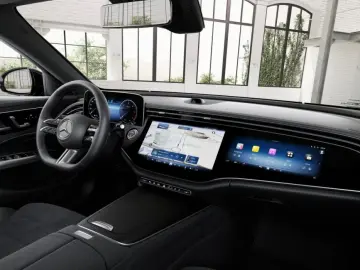 MERCEDES-BENZ E 220 d 4M AMG-Sport Super Pano Stdhz &hellip;