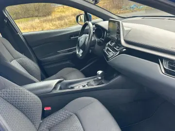 TOYOTA C-HR 1.8-l-VVTi Hybrid Benzin Style  Automatik