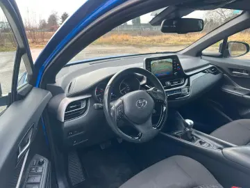 TOYOTA C-HR 1.8-l-VVTi Hybrid Benzin Style  Automatik