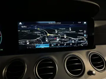 MERCEDES-BENZ E 300 de 4M T AMG LED 360' SOUND …