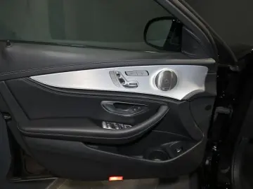 MERCEDES-BENZ E 300 de 4M T AMG LED 360' SOUND …